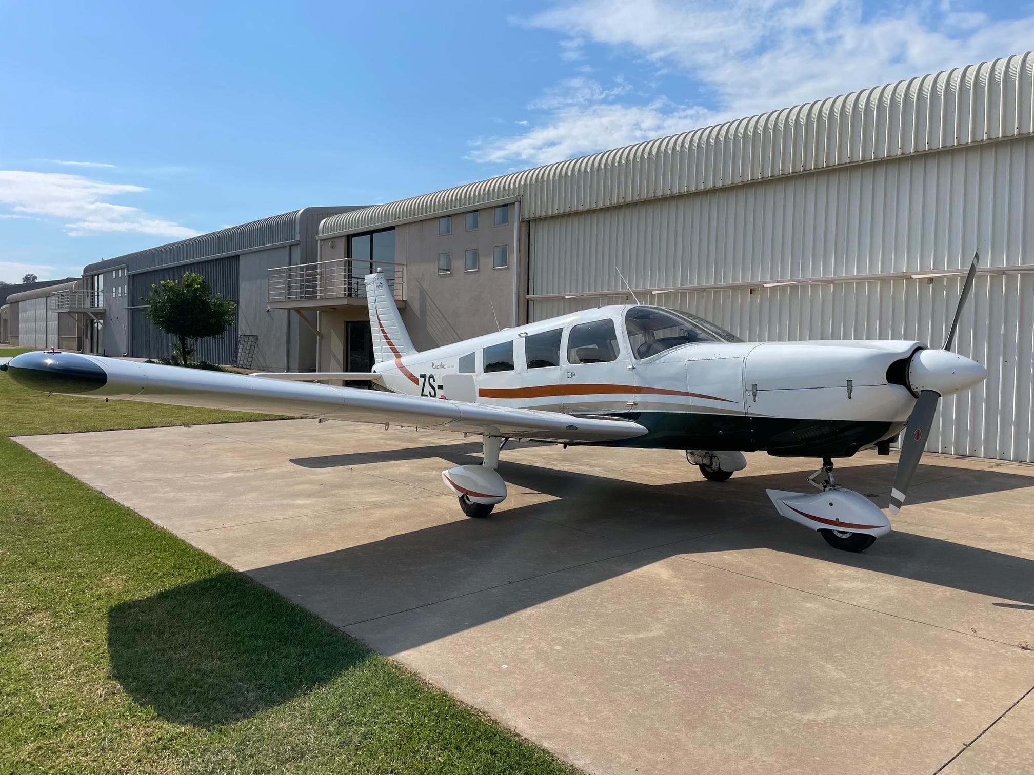 1966 Piper Cherokee 6 exterior