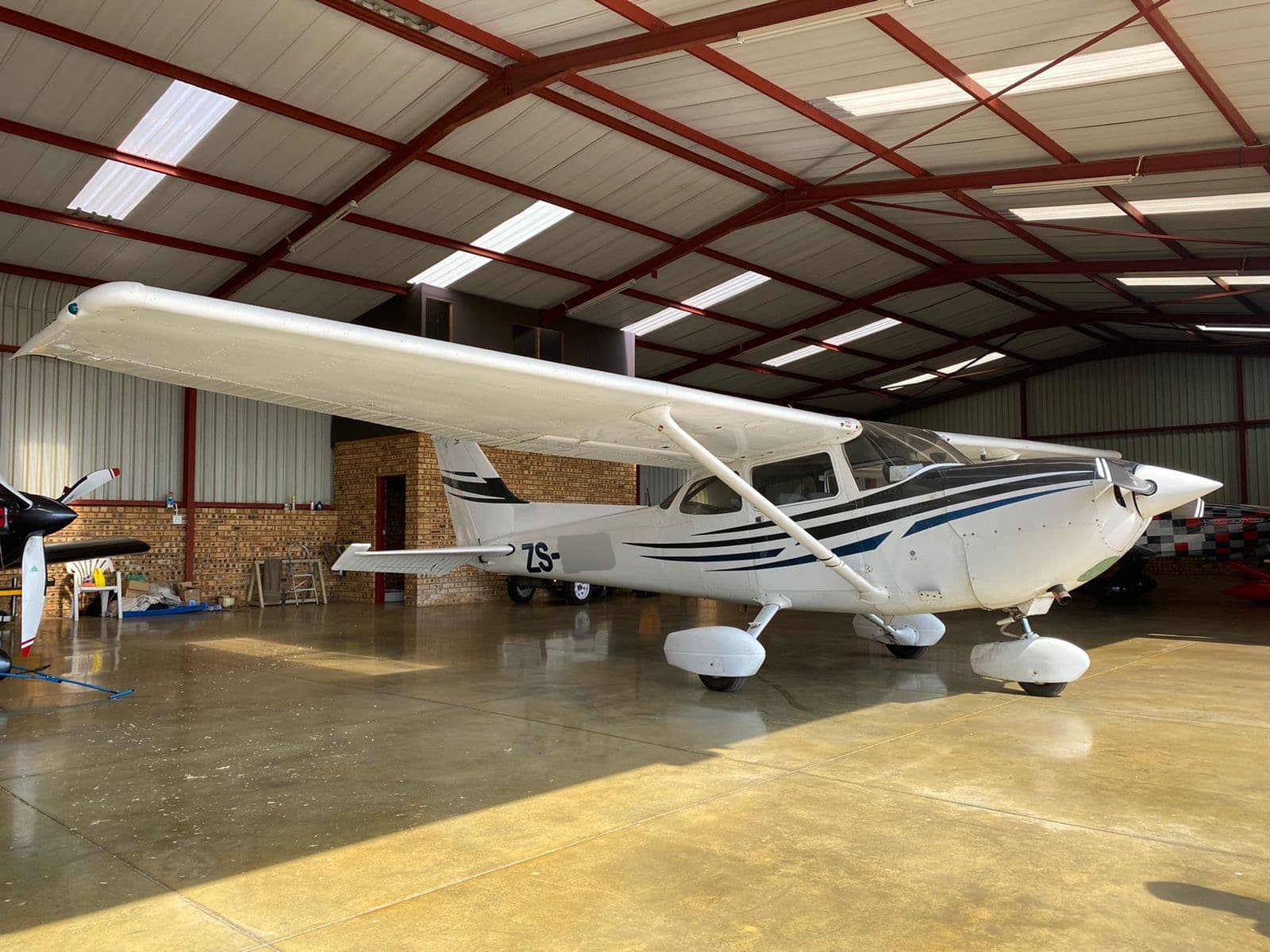 1977 Cessna R172K Hawk XP exterior